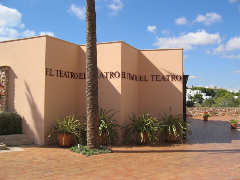 Theater ROBINSON CALA SERENA