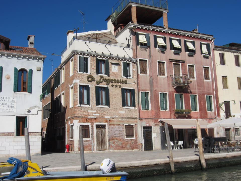 Außenansicht vom Wasser aus Hotel Ca Dogaressa