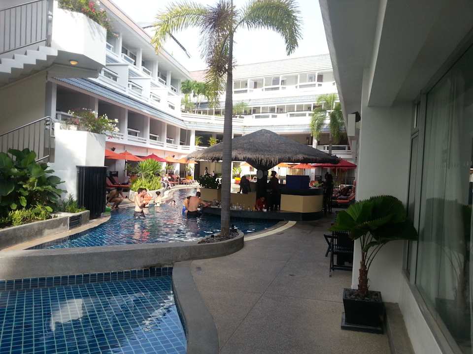 Pool in der 3. Etage Swissotel Resort Phuket Patong Beach