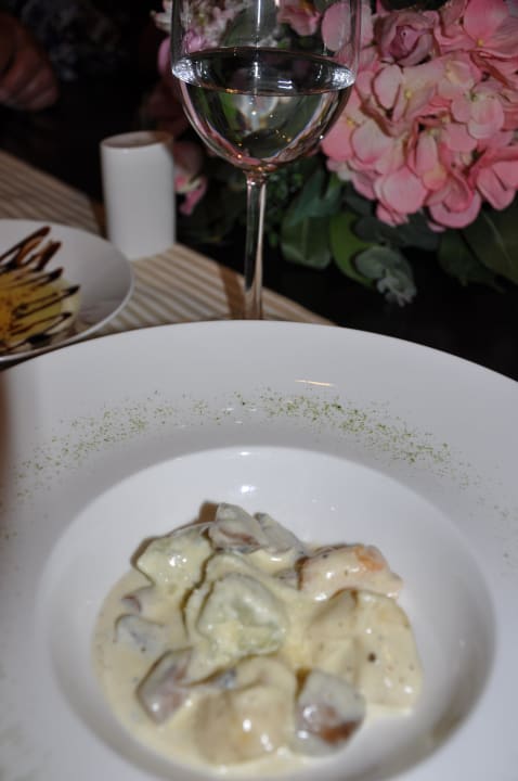 Reastaurant Gold Island Selected
