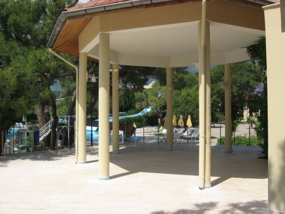 Poolbereich am Strand Crystal Prestige Elite