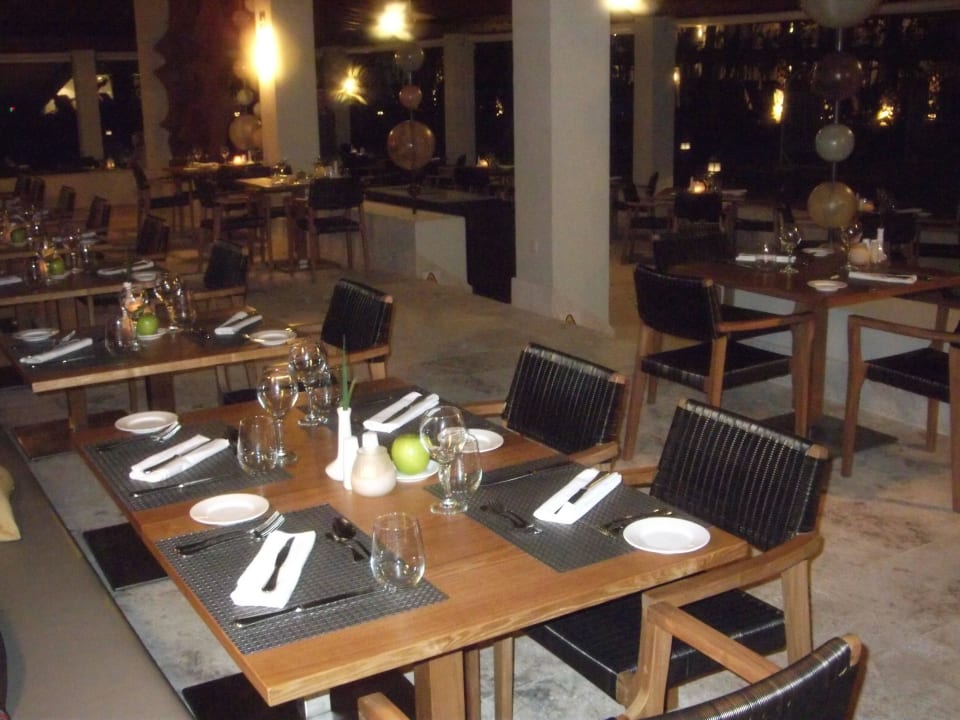 Sitzplätze im Buffet-Restaurant Dreams Onyx Resort & Spa