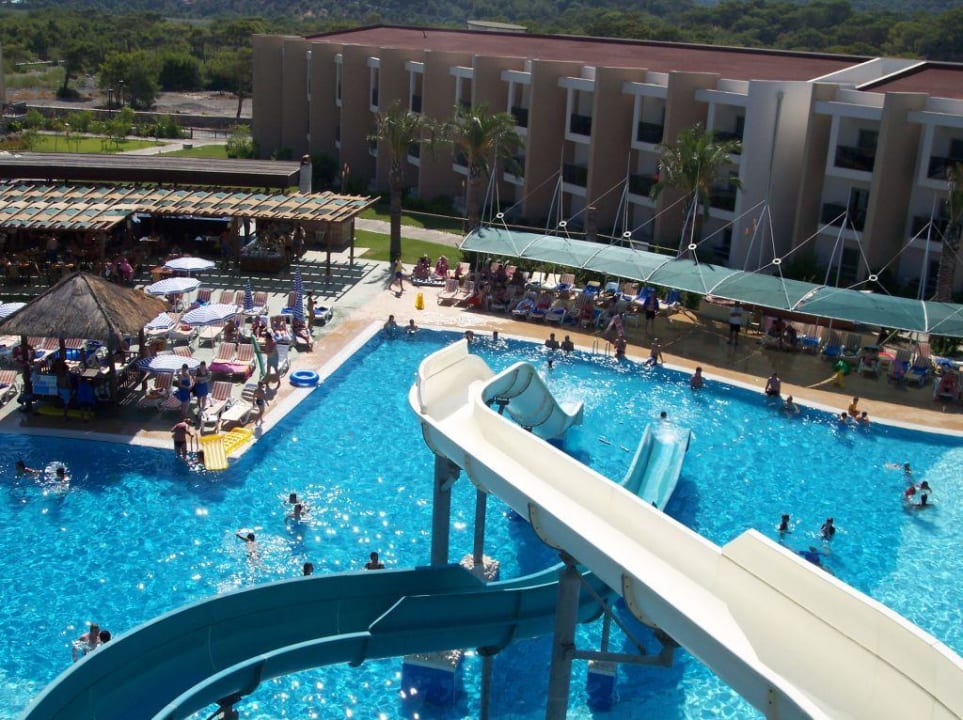 Der Pool vom Wasserrutschenstart aus TUI BLUE Tropical