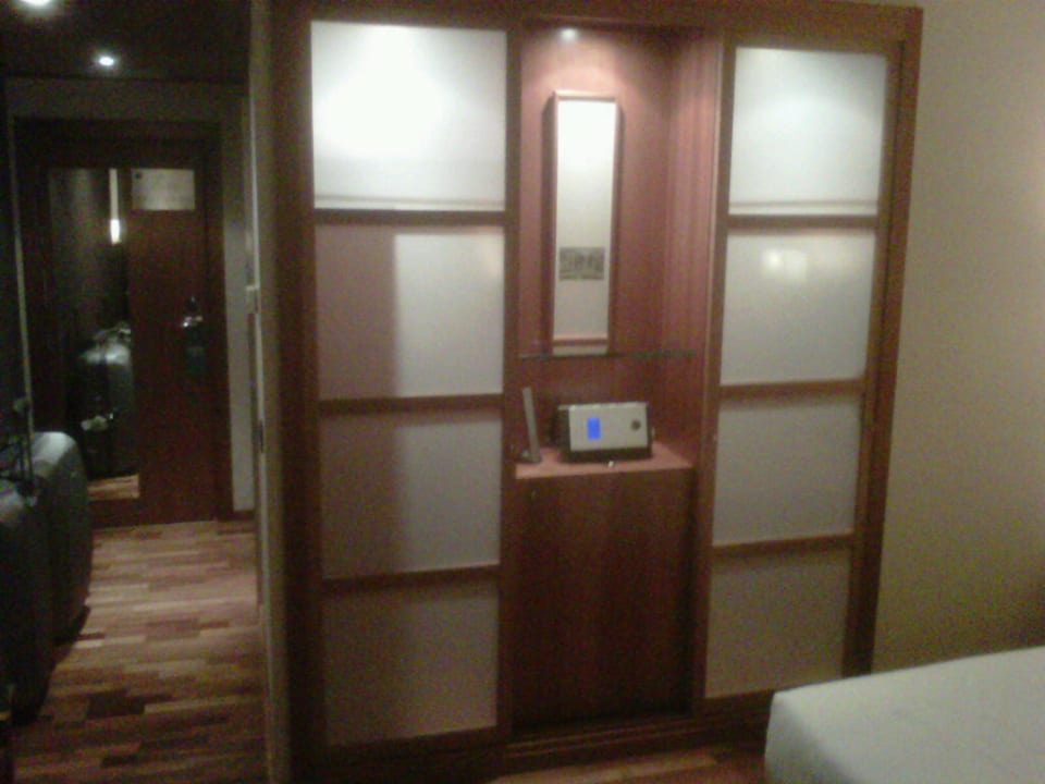 Schrank Hotel Ac Malaga Palacio