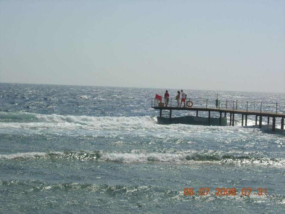 Zugang zum Baden nach dem Riff; rote Flagge! Three Corners Sea Beach Resort