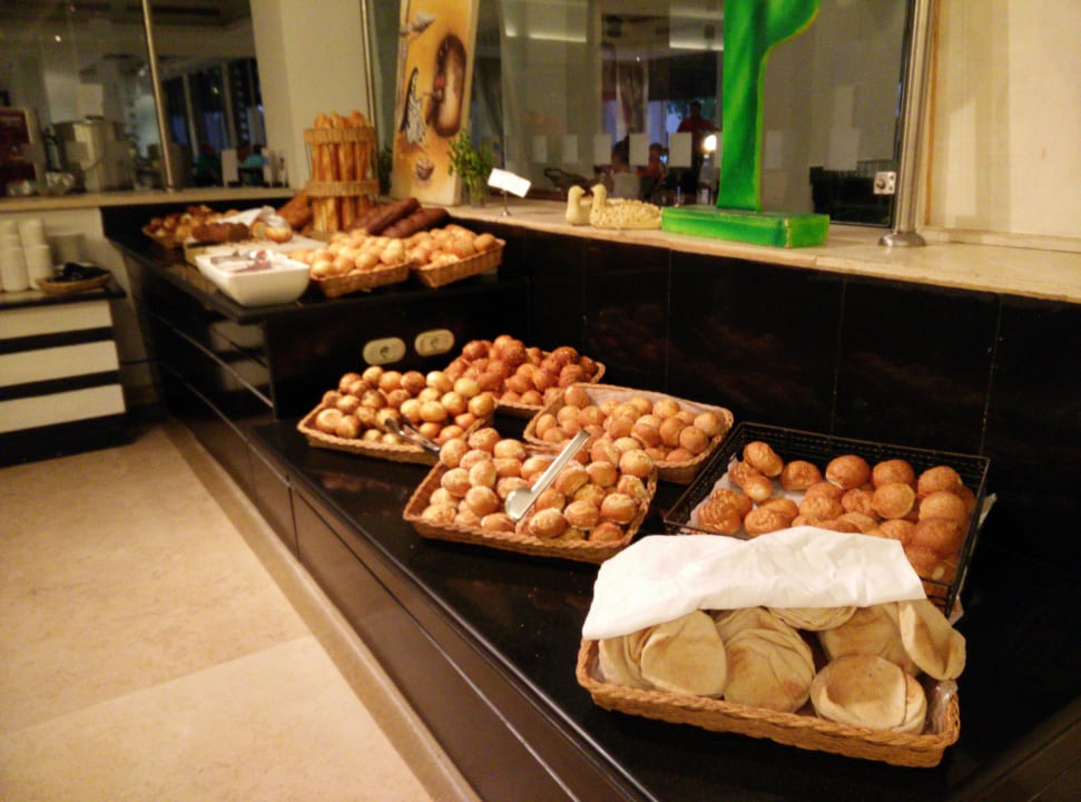 Brötchen zum Abendessen Cleopatra Luxury Resort Makadi Bay