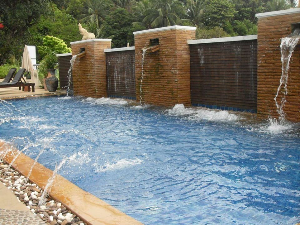 Relax Pool Bereich Hotel Peach Hill Resort