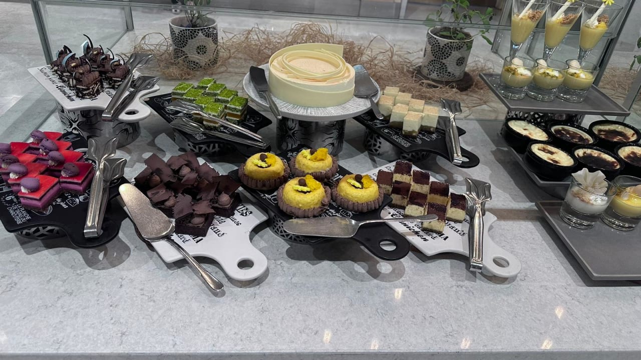 Gastro Acanthus Cennet Barut Collection