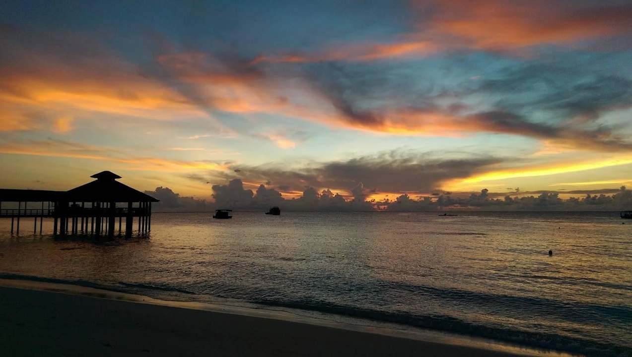 Himmel morgens kurz vor Sonnenaufgang NH Collection Maldives Reethi Resort