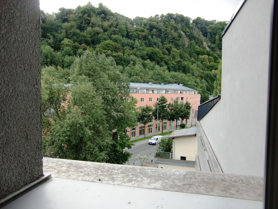 Zimmer 4.OG- Aus dem Fenster Best Western Plus Amedia Art Salzburg