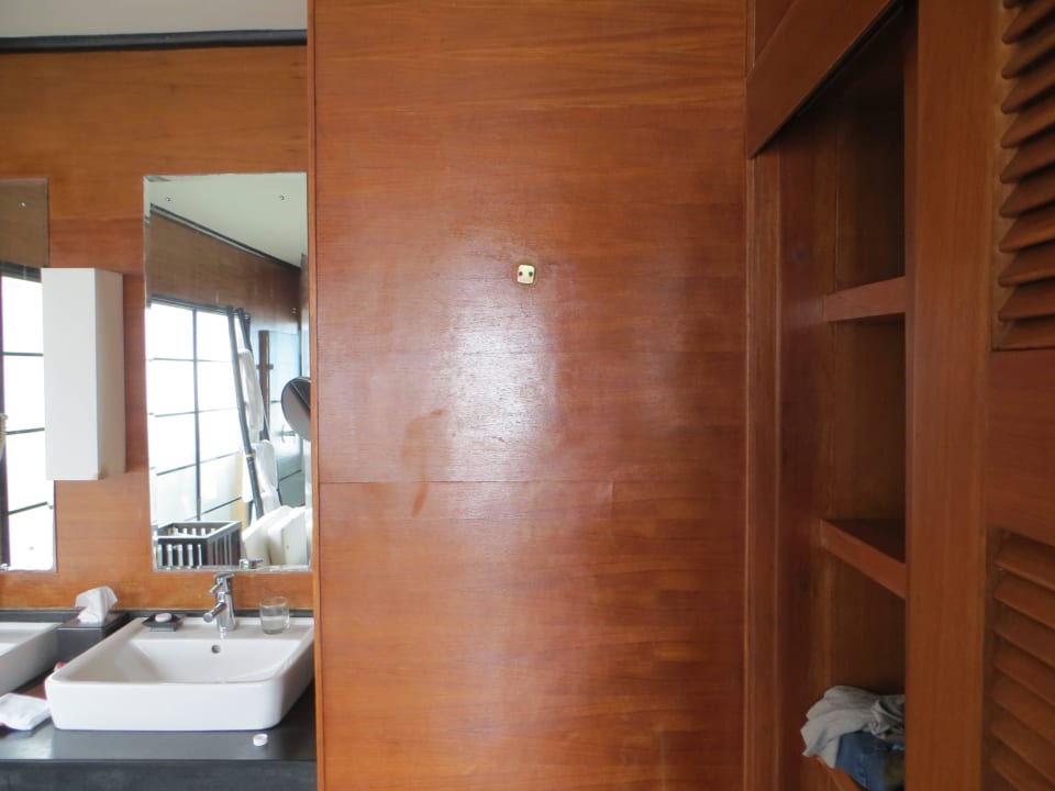 Wände absolut verdreckt Adaaran Select Hudhuran Fushi - Premium All Inclusive