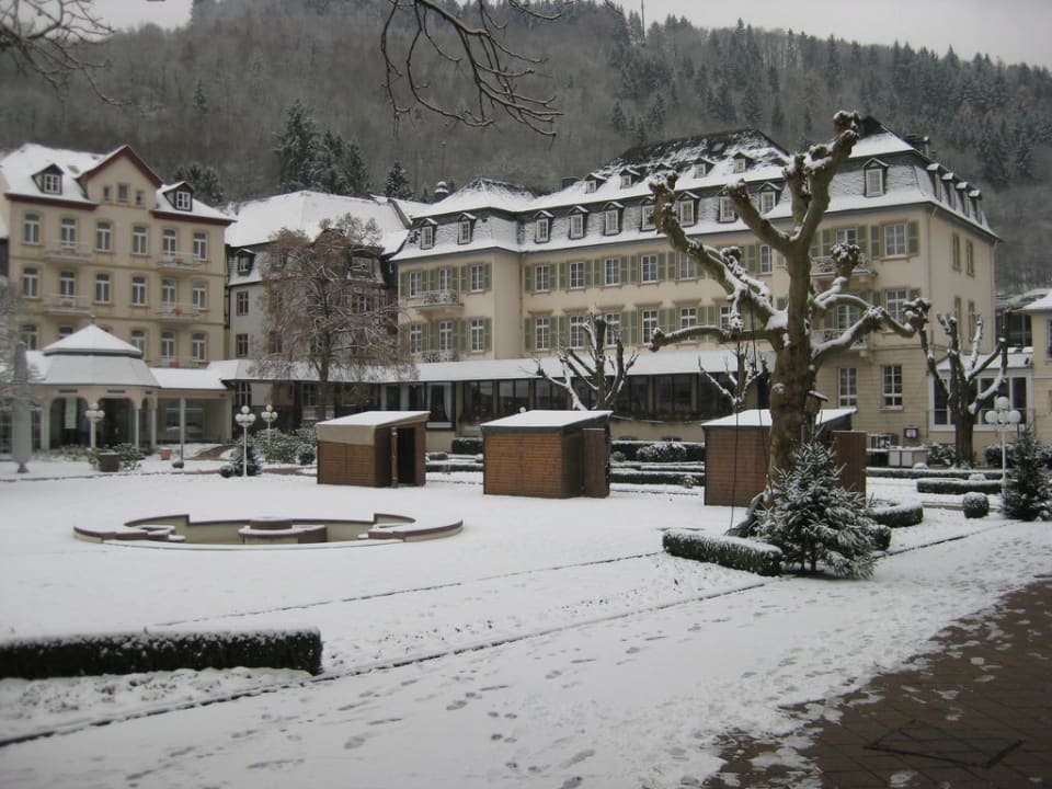 Blick auf das Hotel vom Schloßgarten Parkhotel Bad Bertrich