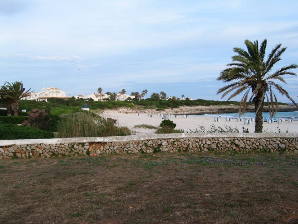 Strand und Hotelansicht Grupotel Aldea Cala'n Bosch