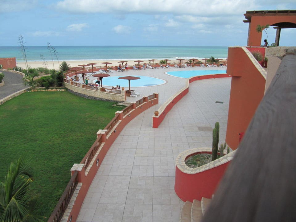 Blick über Pool und Strand vom Restaurant aus Occidental Boa Vista Beach