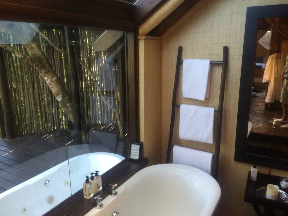 Bad innen und aussen Hotel Phantom Forest Eco Reserve