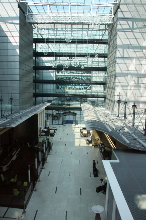 Blick von den Etagen in die Lobby Hilton Frankfurt Airport