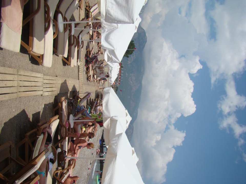 Пляж Crystal Flora Beach Resort