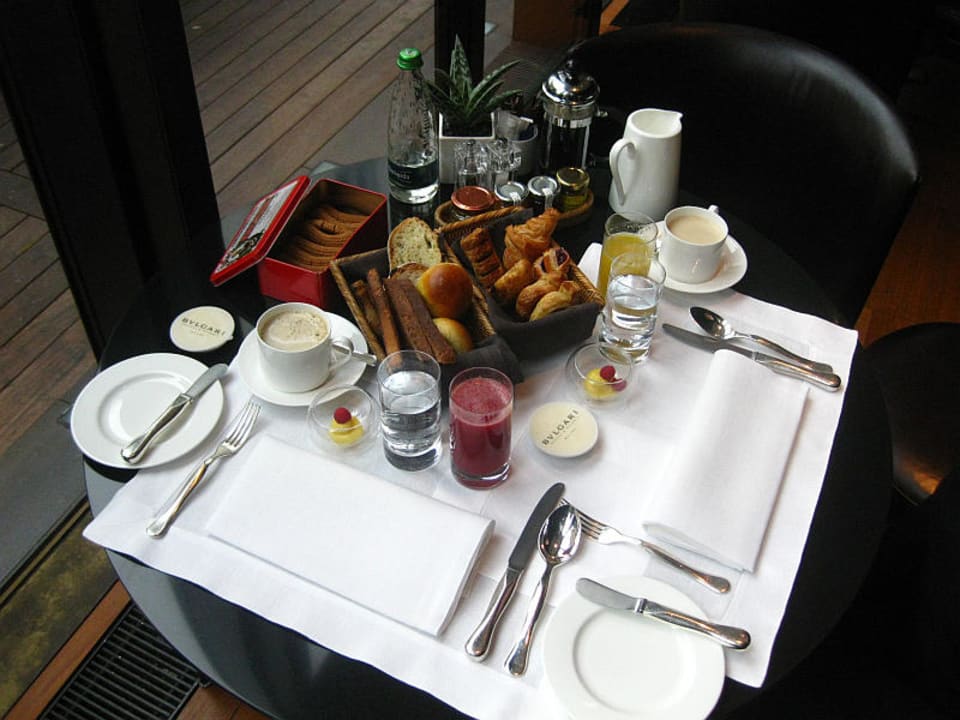 Frühstück à la Carte im Hotelrestaurant Bulgari Hotel Milan
