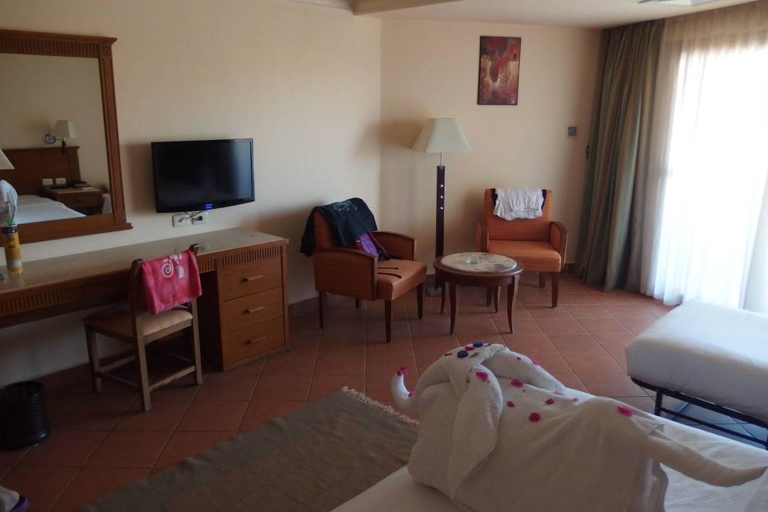 Wohn / Schlafraum einer Suite  Charmillion Gardens Aquapark