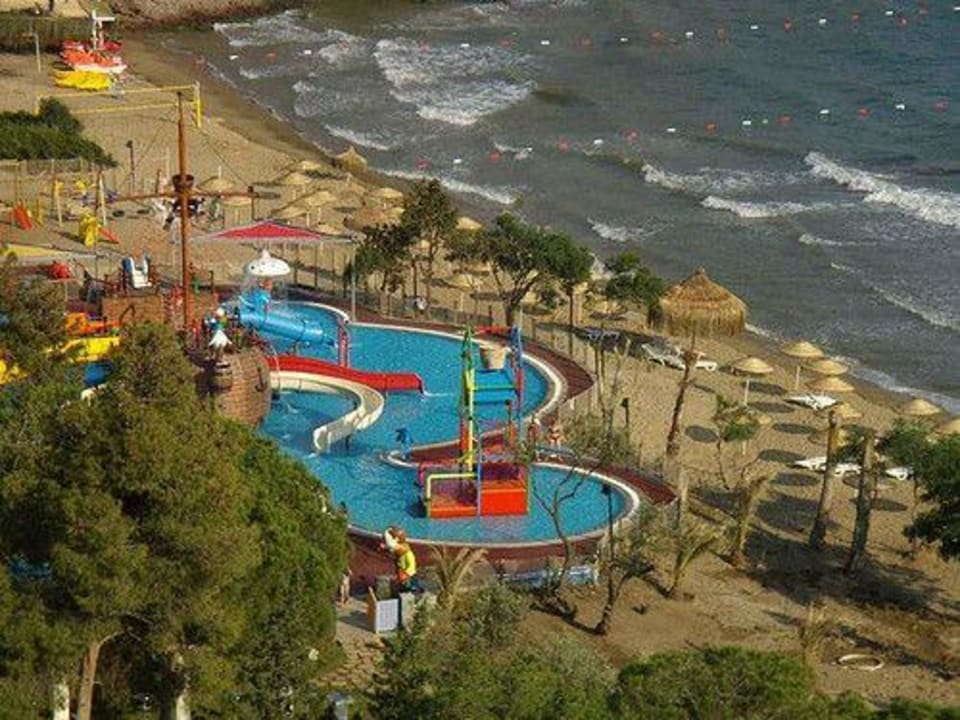 Plac zabaw przy plaży Aria Claros Beach & Spa Resort