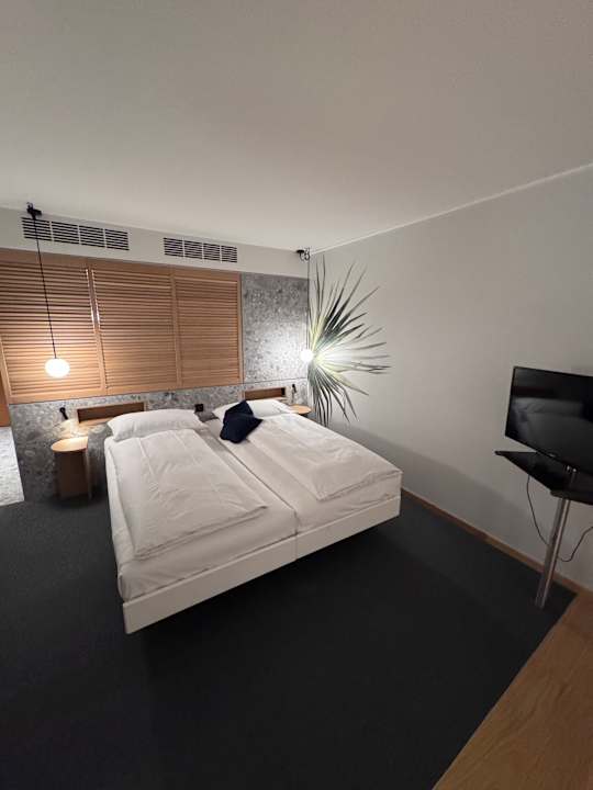 Zimmer Palmiers by Fassbind