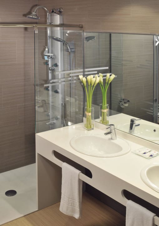Baño Junior Suite GHT Oasis Park & Spa