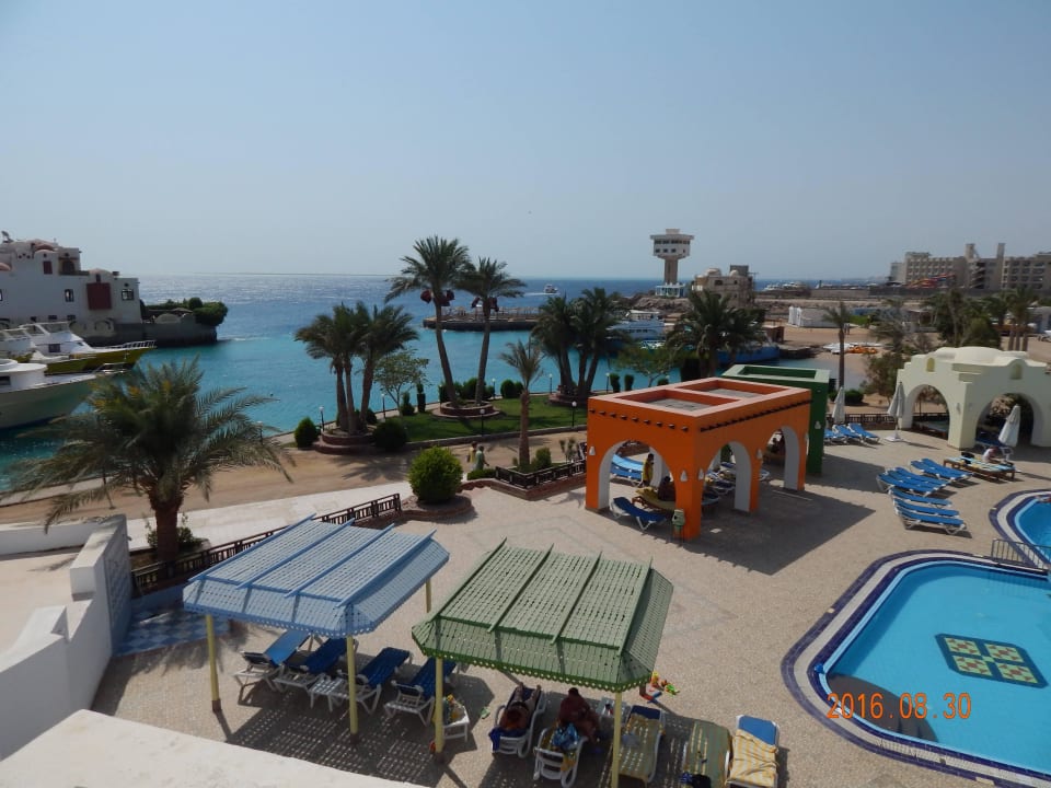 Beach and pool Arabella Azur Resort