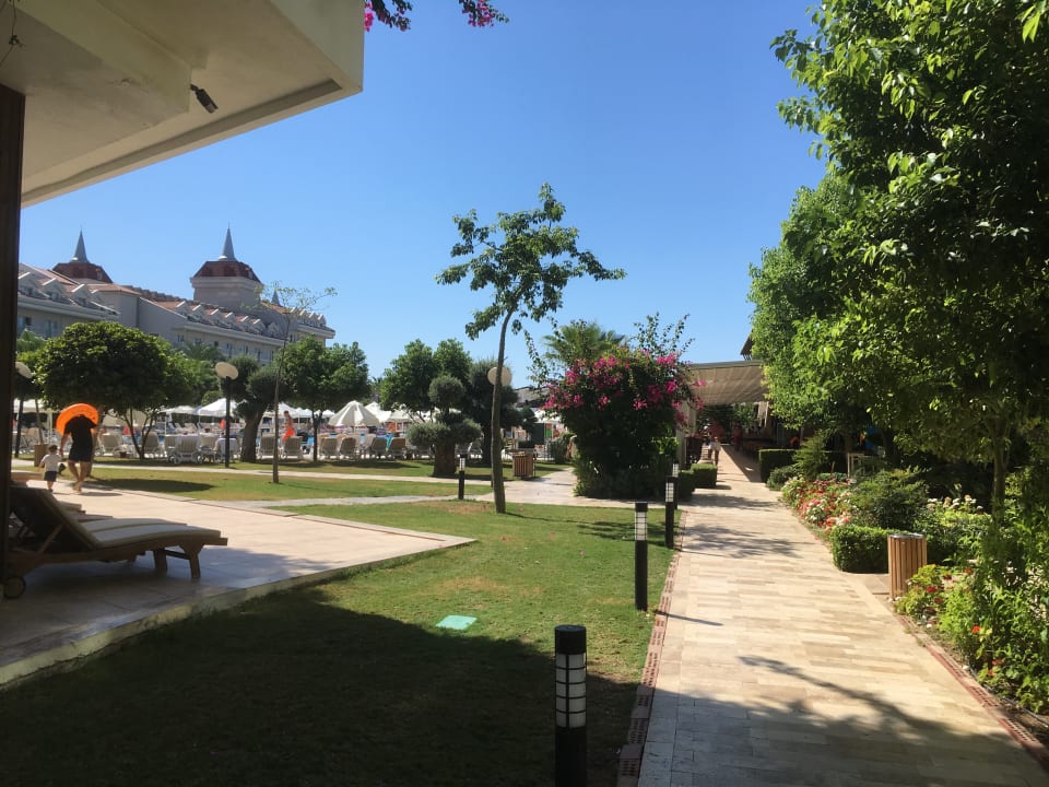 Gartenanlage Crystal Waterworld