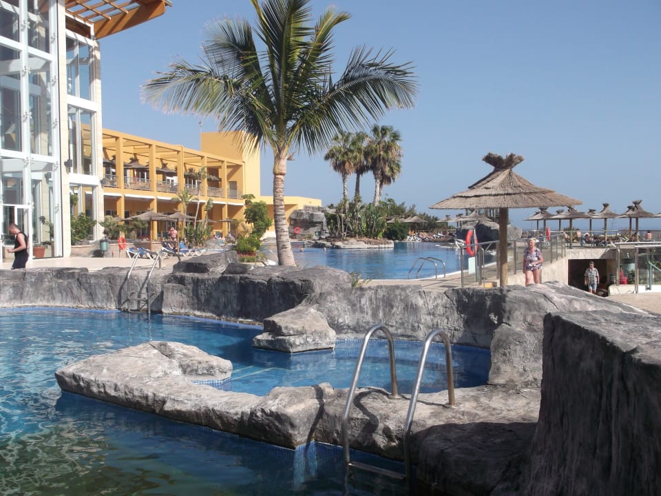 Poollandschaft mit Whirlpool AluaVillage Fuerteventura