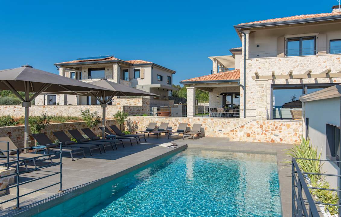 Pool Exclusive Living LUXURY ESTATE & VILLAS