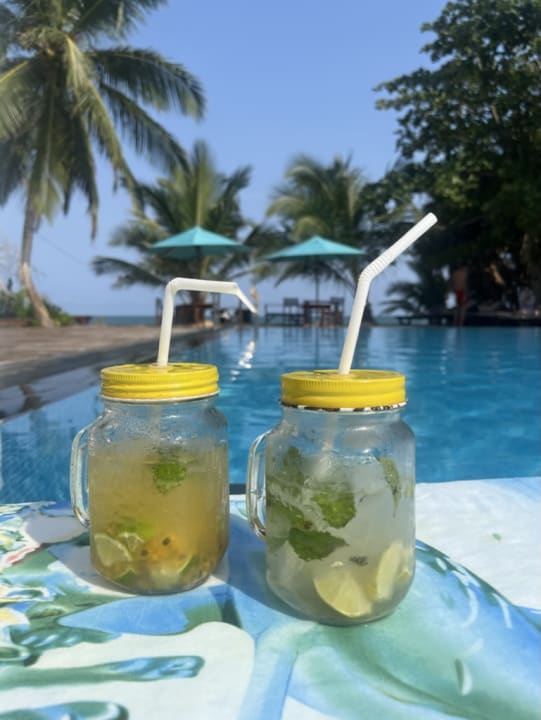 Pool Marakolliya Beach Resort