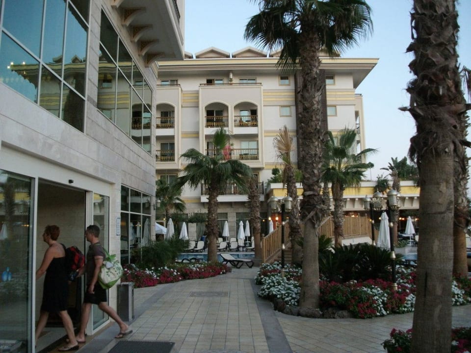 Ausgang,Richtung Garten und Strand Diamond Excellence Resort & Spa