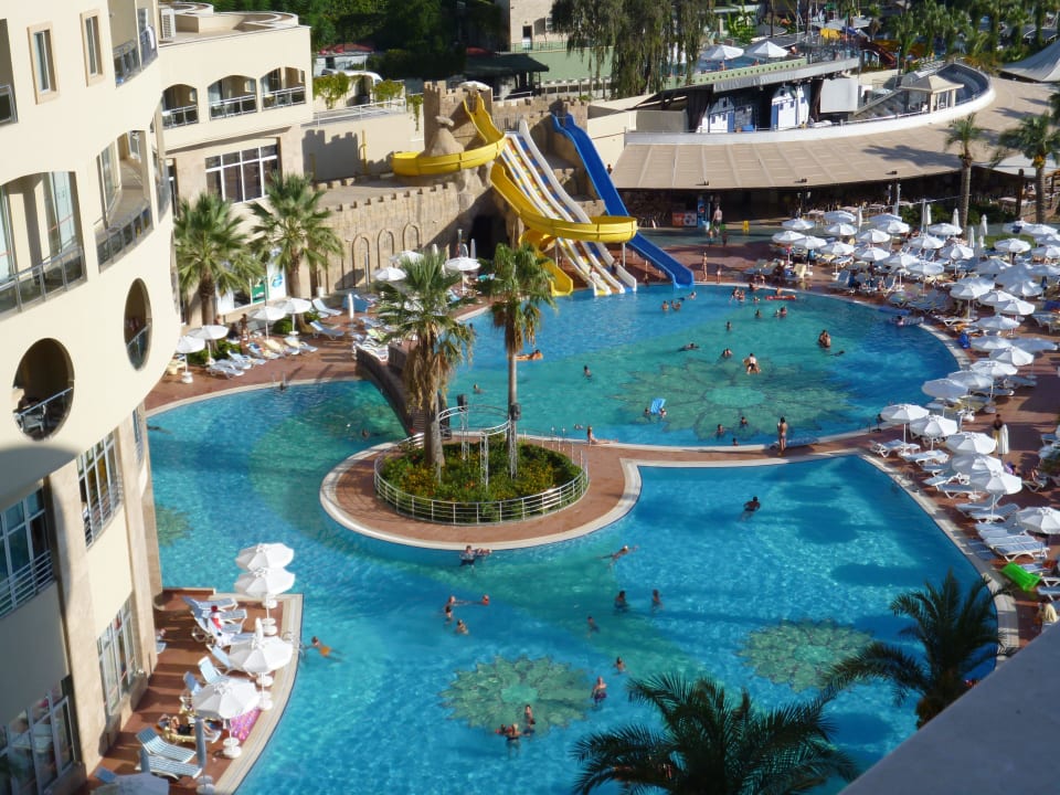 Balkonblick zum Nachbarhotel Arycanda Kirman Premium