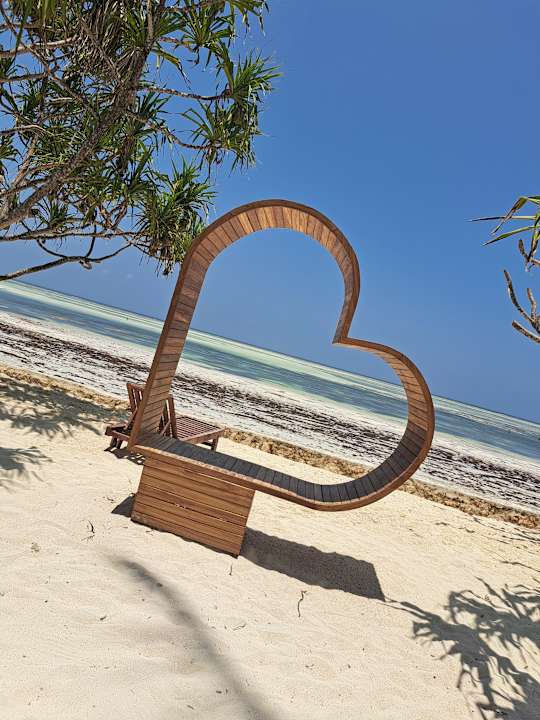 Strand Neptune Pwani Beach Resort & Spa