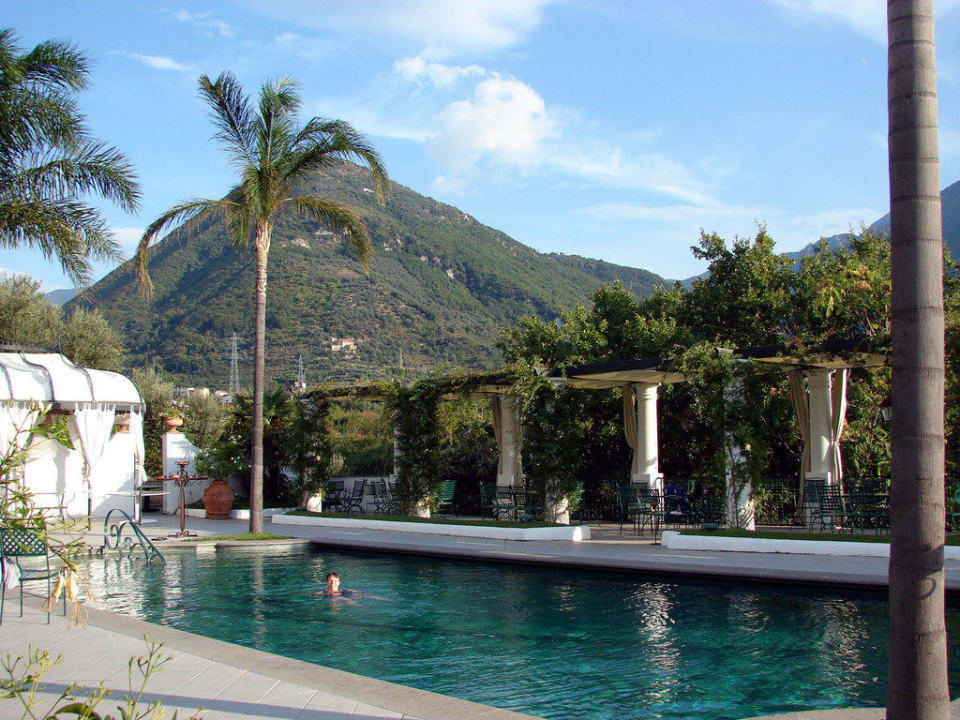 Allein im Pool Hotel dei Congressi