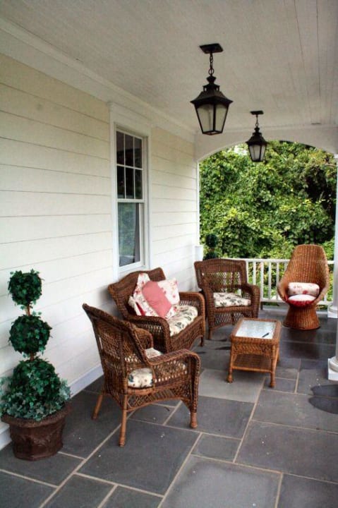 Outside picture By The Bluff Bed & Breakfast