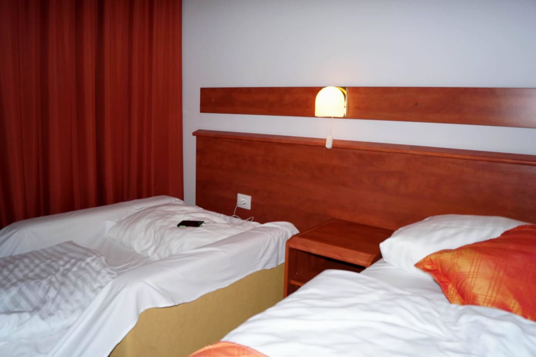 Raum / Zimmer / Schlafbereich (Innenansicht) Hotel Baska