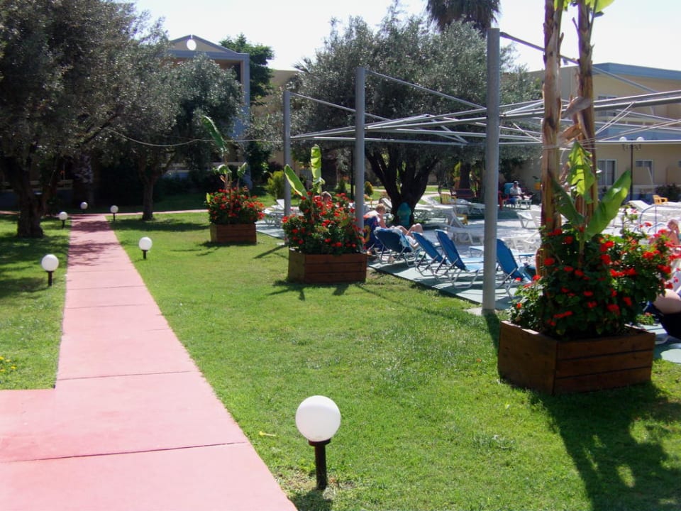 Weg zum Restaurant/Pool Hotel Golden Odyssey