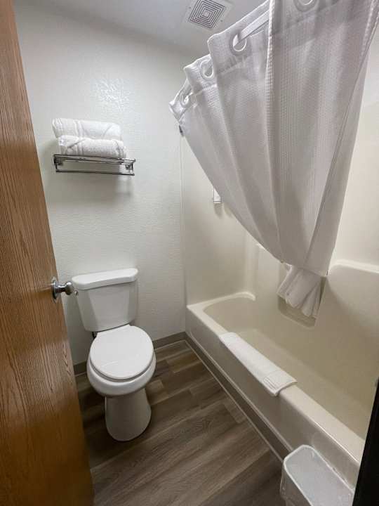 Zimmer Alliance Hotel & Suites, a Howard Johnson by Wyndham