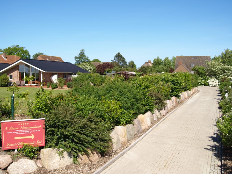 Zufahrt zu den Ferienhäusern Ferienhäuser Bauernhof Haltermann Landurlaub mit Stil