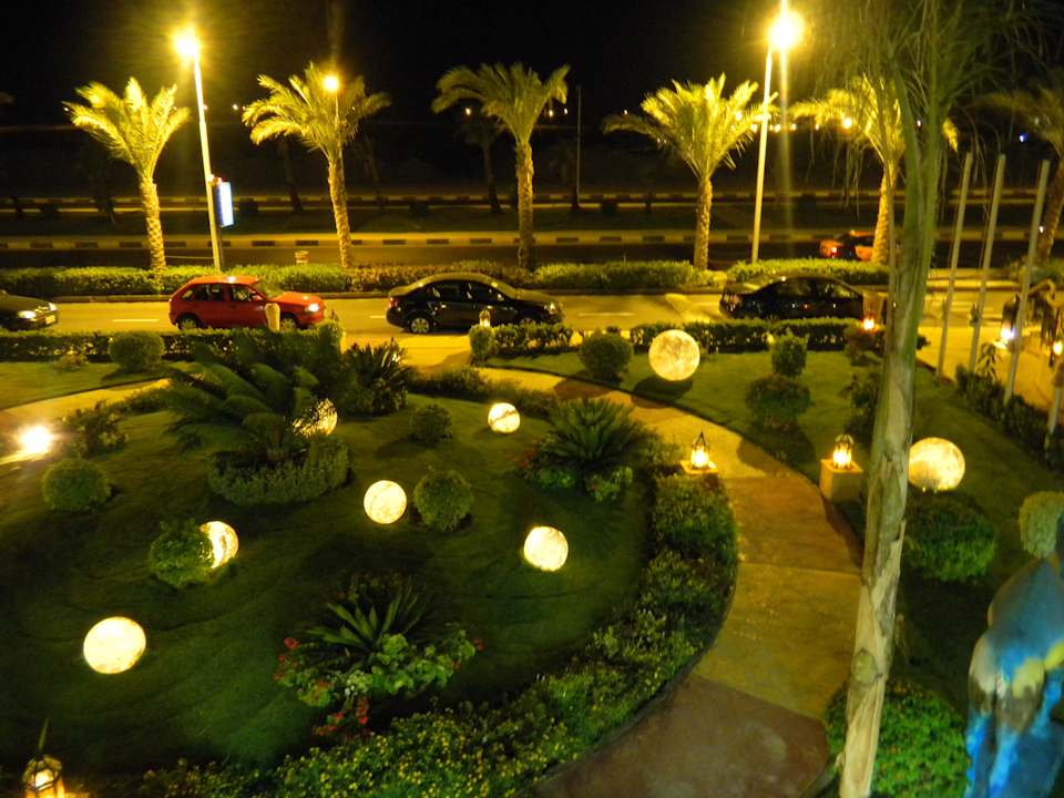 Aussenanlage Strassenseite Pickalbatros Palace Resort