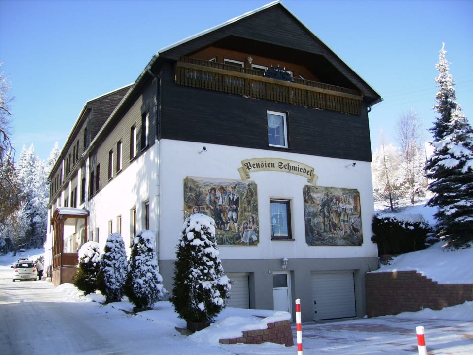 Gipelseite mit Schönen Gemälden Landhaus Bergidyll
