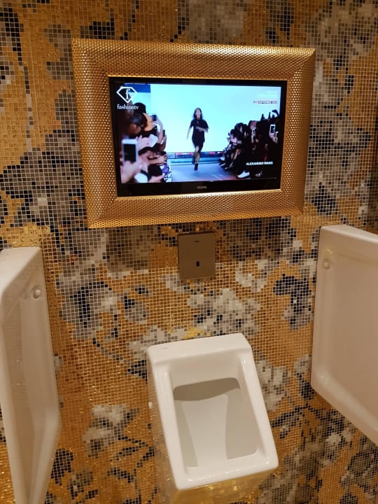 Restaurant Toillette Azura Deluxe Resort & Spa Hotel