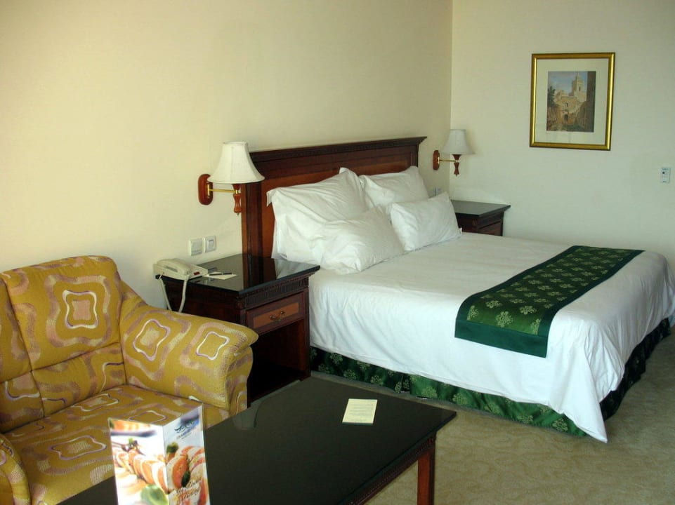 Couch und Doppelbett Grand Hotel Gozo