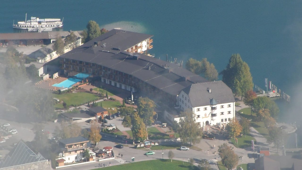 Das Fürstenhaus durch die Wolken betrachtet aja Fürstenhaus am Achensee