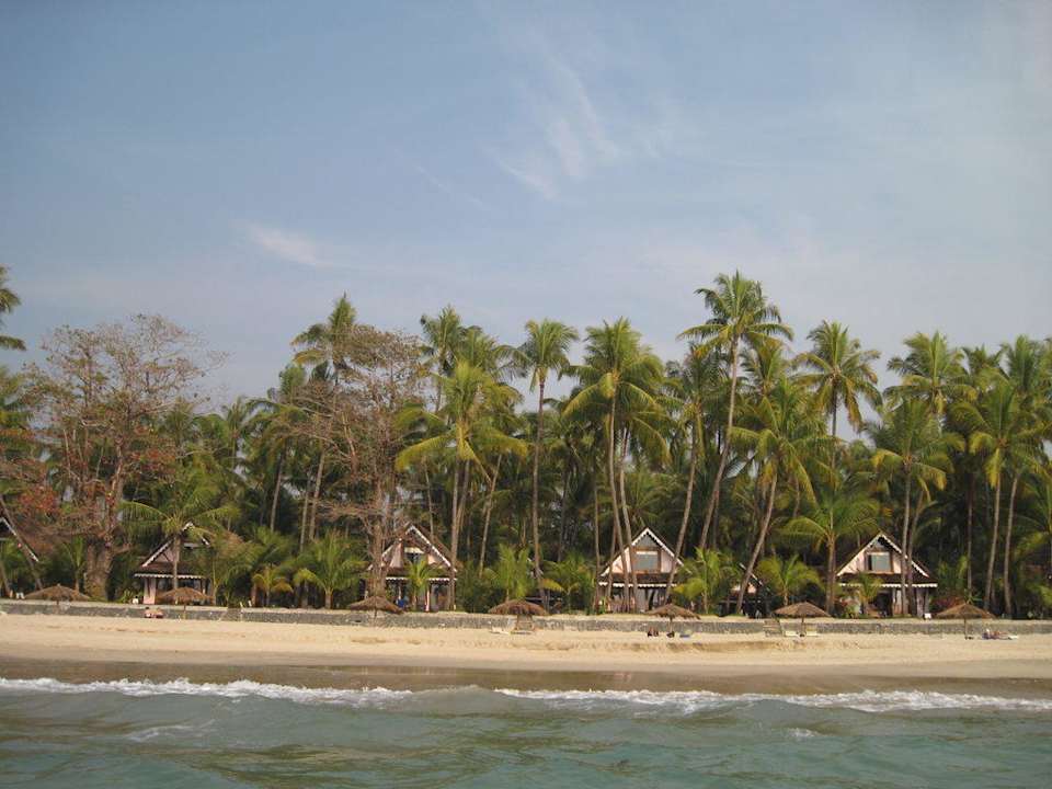 Strand mit Villa vom Meer Hotel Sandoway Resort