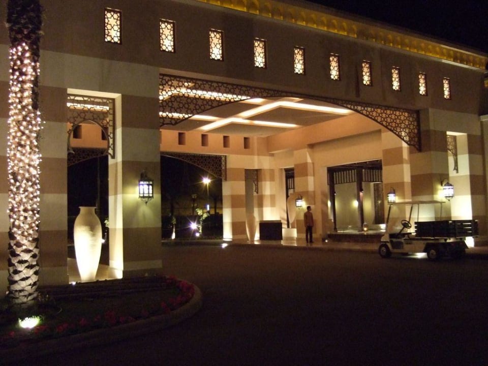 Eingang Hotel Miramar Al Aqah Beach Resort