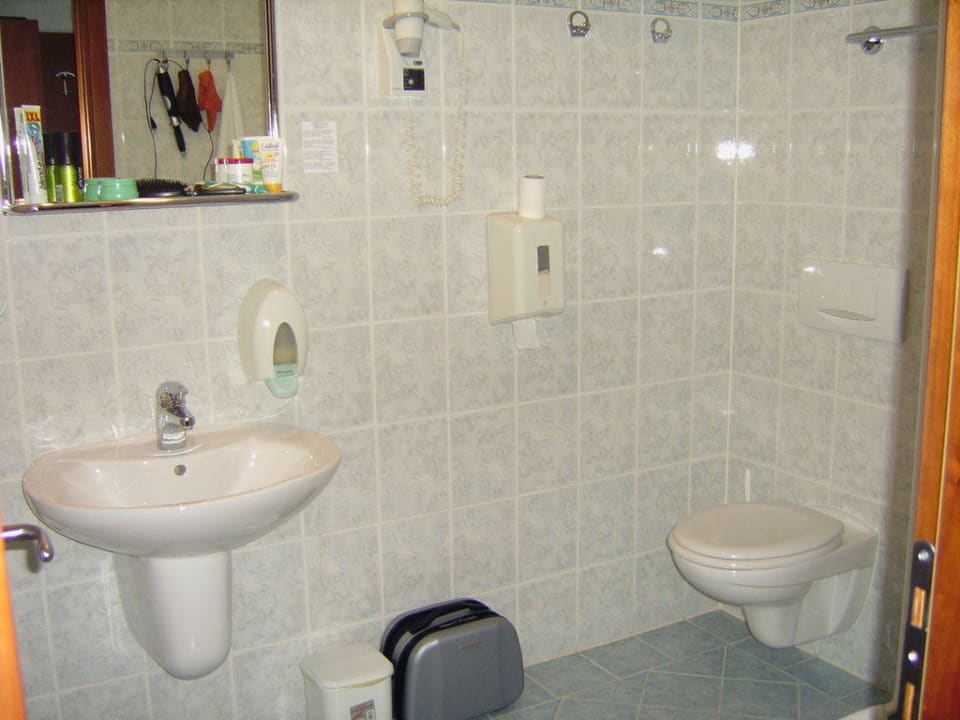 Bad im Zimmer Hotel Zlatni Lav