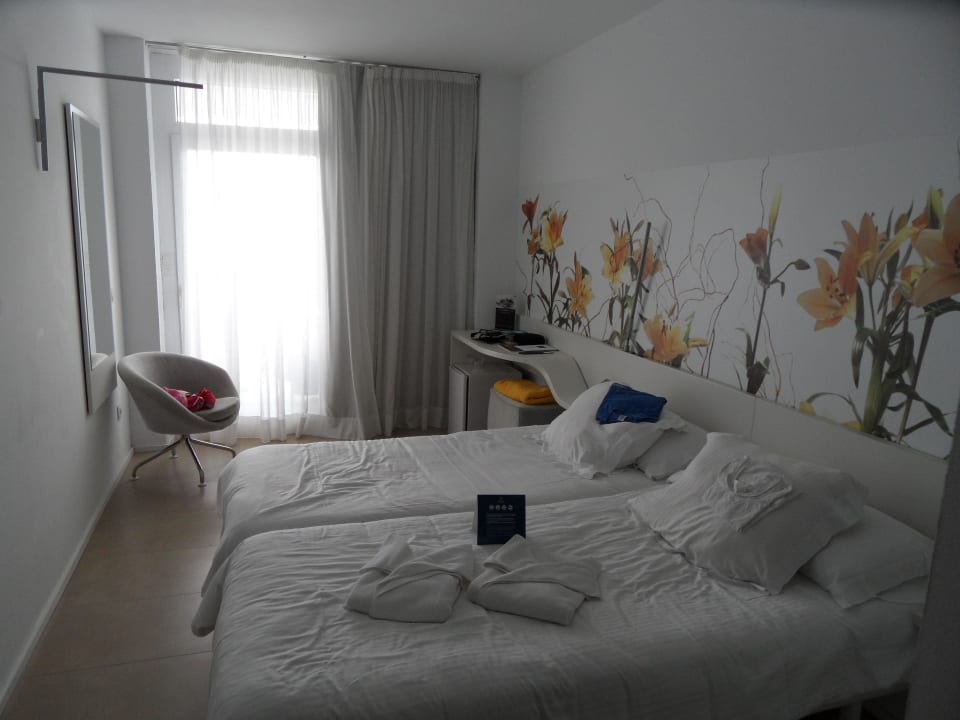 Bett (Zimmer Nr. 111) Iberostar Waves Bahia de Palma