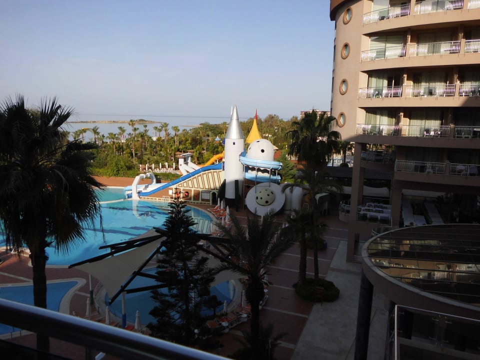Blick auf die Rutsche vom Hotelzimmer Arycanda Kirman Premium